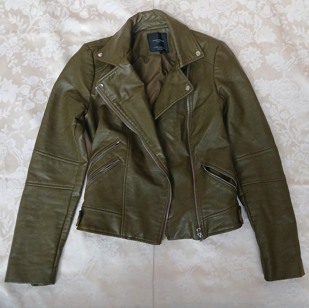 Zara faux leather, cropped army green XS jacket. Contemporary & fashion forward